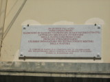 epigrafe dedicata a Raimondo Di Sangro posta sulla facciata nel 2010